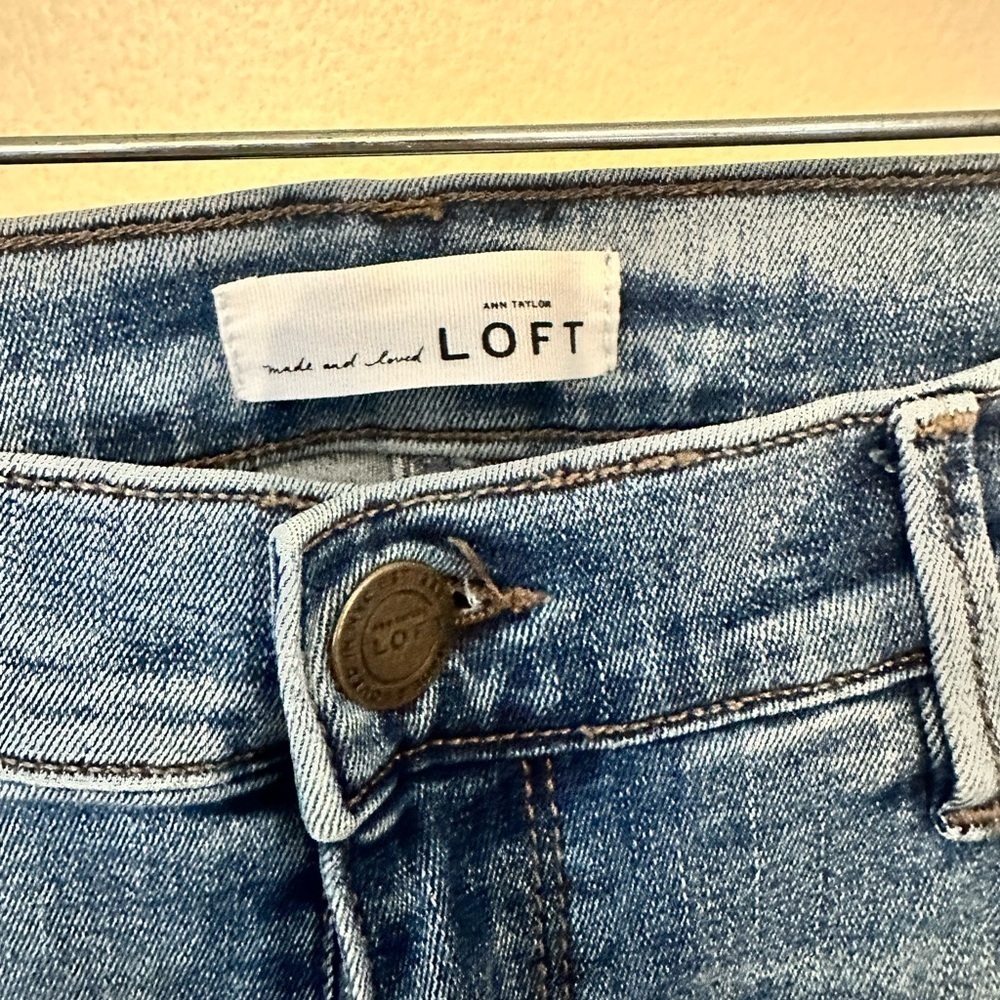 EUC Ann Taylor Loft Legging Jean - Picture 3 of 3